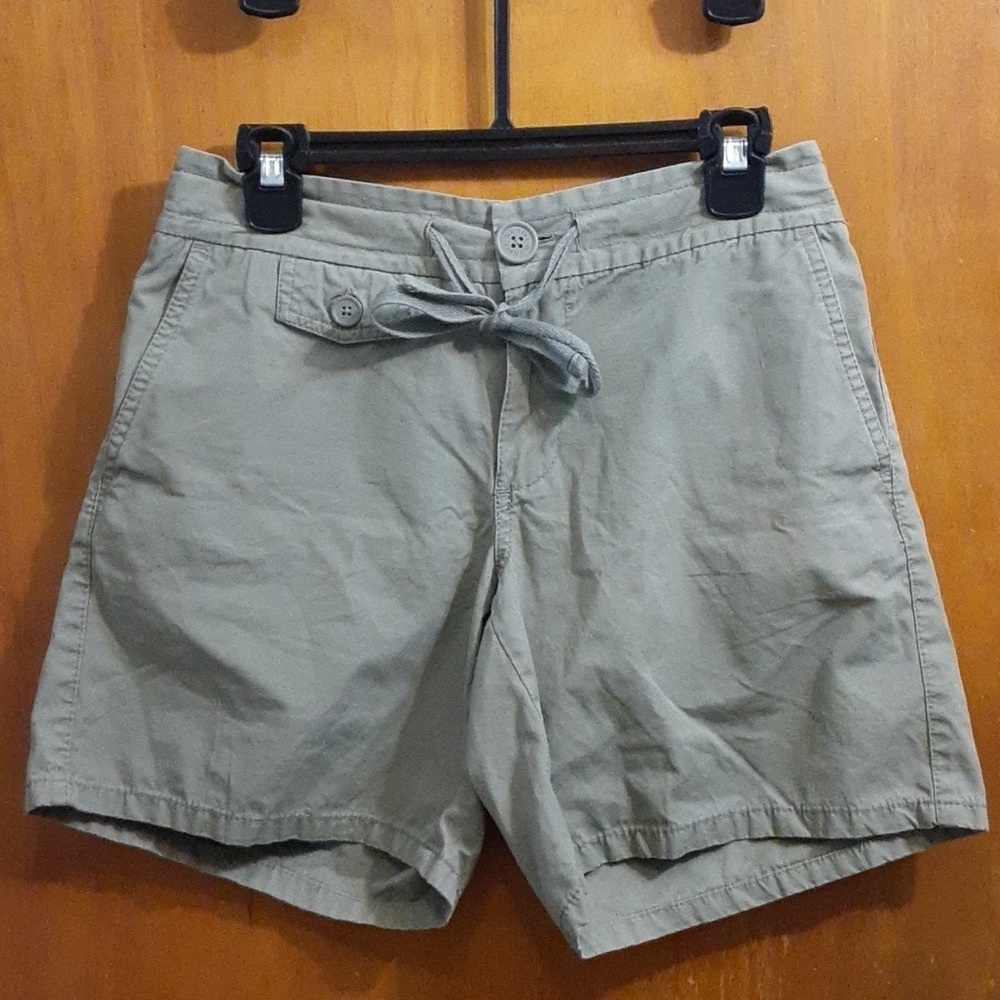 Old Navy Women's Olive Green Just Below Waist Drawstring Shorts Size 4